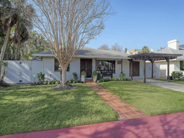 Lido Key Three Bedroom Vacation Home With Pool Walk To Beach